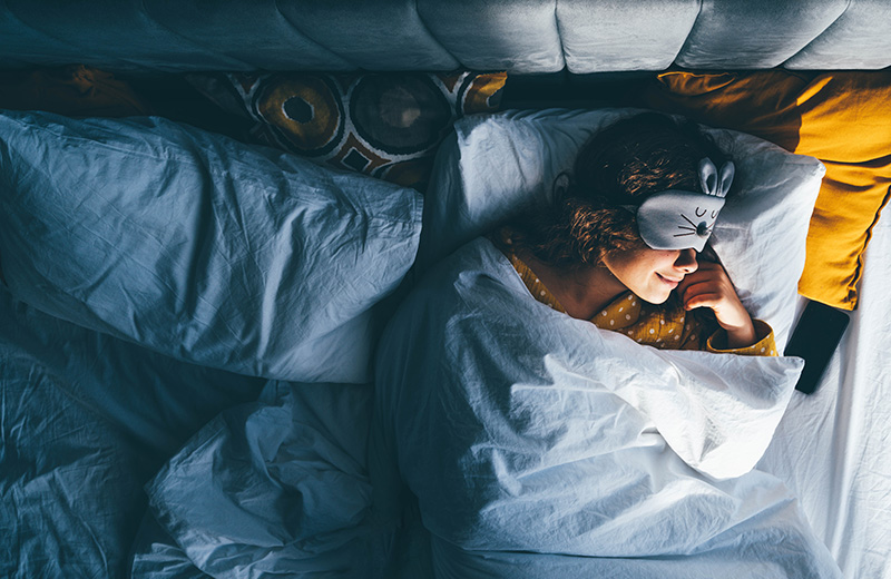 Dunkles Schlafzimmer für besseren Schlaf